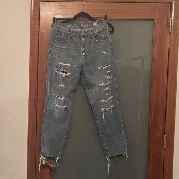 We The Free Boyfriend Jeans –  Distressed Button-Up - Picture 1 of 2